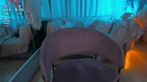 Snapshot of laynevibe chatting on March 7, 6:43 pm ntmu online show from March 7, 6:43 pm