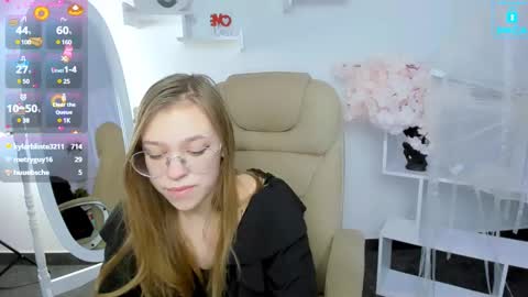 layriantavee online show from February 3, 1:08 pm