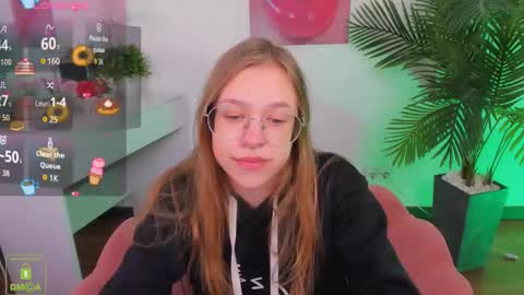 layriantavee online show from October 8, 6:33 am