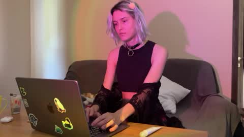 Snapshot of lea__elfie chatting on August 5, 8:17 am Lea Elfie online show from August 5, 8:17 am