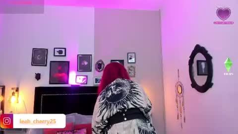 Leah online show from June 17, 9:16 pm