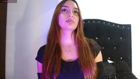 Snapshot of leah_moon11 chatting on July 1, 12:01 am leah_moon11 online show from July 1, 12:01 am