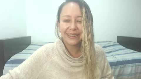 leah_susman online show from December 16, 11:37 am
