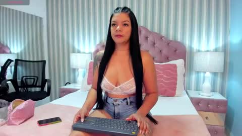 Snapshot of leahfontana chatting on January 28, 12:32 pm Leah Fontana online show from January 28, 12:32 pm