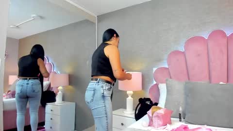 Snapshot of leahfontana chatting on February 8, 12:17 pm Leah Fontana online show from February 8, 12:17 pm