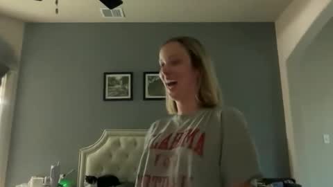 Snapshot of leanneluxecouple chatting on November 8, 1:22 pm leanneluxecouple online show from November 8, 1:22 pm