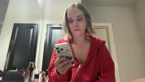 Snapshot of leanneluxecouple chatting on November 20, 11:32 am leanneluxecouple online show from November 20, 11:32 am