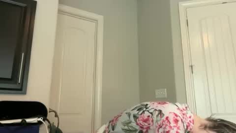 Snapshot of leanneluxecouple chatting on November 22, 2:05 pm leanneluxecouple online show from November 22, 2:05 pm