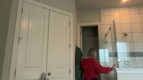 Snapshot of leanneluxecouple chatting on December 22, 3:09 pm leanneluxecouple online show from December 22, 3:09 pm