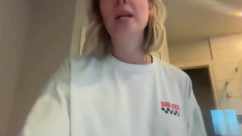 Snapshot of leanneluxecouple chatting on January 10, 1:24 pm leanneluxecouple online show from January 10, 1:24 pm