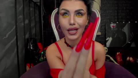 Snapshot of leavonnouire chatting on February 7, 12:31 am Lea online show from February 7, 12:31 am