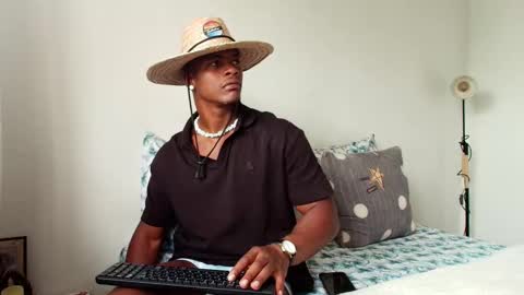 Snapshot of lebron_black_ chatting on March 3, 5:19 pm Lebron online show from March 3, 5:19 pm