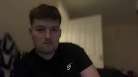 leedslad35 online show from December 10, 11:19 pm