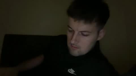 leedslad35 online show from December 15, 2:19 am