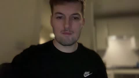 leedslad35 online show from December 16, 10:24 pm