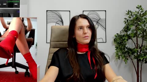 Elle  online show from December 6, 1:22 pm