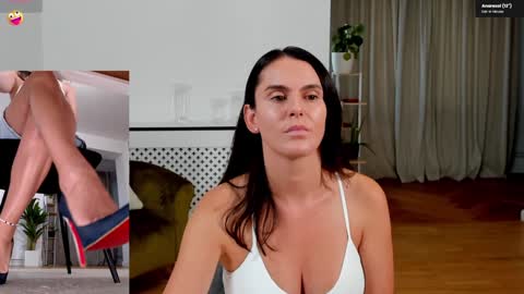 Elle  online show from September 14, 1:54 pm