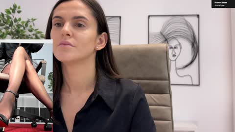 Elle  online show from November 18, 7:57 am