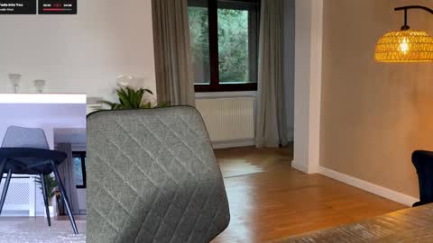 Elle  online show from December 5, 1:31 pm