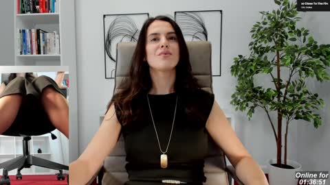 Elle  online show from January 13, 8:19 am