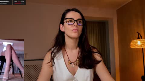 Elle  online show from February 1, 2:26 pm