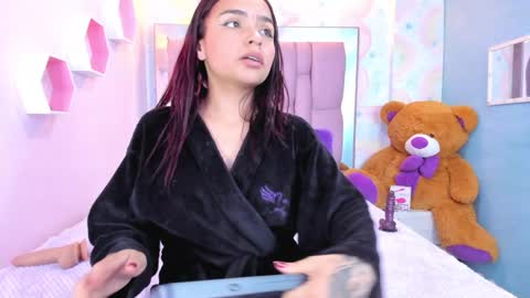 LEIGH ANGELS online show from February 6, 8:45 pm