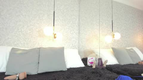 LEIGH ANGELS online show from May 11, 10:07 pm