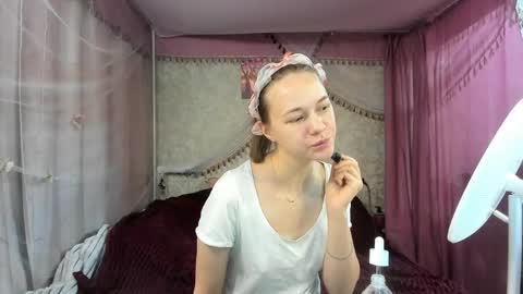 Snapshot of leila_bambi_ chatting on April 29, 6:14 pm leila_bambi_ online show from April 29, 6:14 pm
