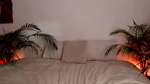LEILA LUNA online show from July 16, 1:11 am