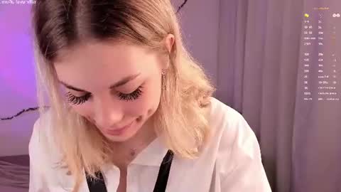 Snapshot of leilalafleur_ chatting on July 7, 4:37 am leilalafleur_ online show from July 7, 4:37 am