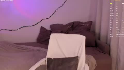 Snapshot of leilalafleur_ chatting on July 14, 10:21 am leilalafleur_ online show from July 14, 10:21 am