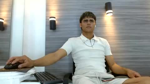 lelehott01 online show from June 24, 2:32 am