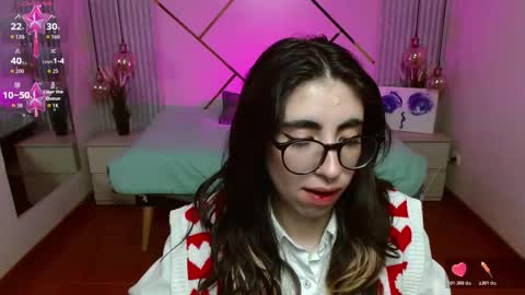 Snapshot of lena_roses chatting on February 6, 9:29 pm Lena online show from February 6, 9:29 pm