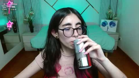 Snapshot of lena_roses chatting on February 18, 8:27 pm Lena online show from February 18, 8:27 pm