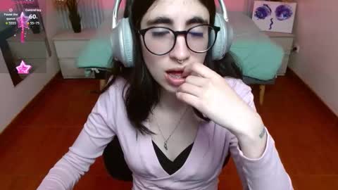 Snapshot of lena_roses chatting on February 23, 9:01 pm Lena online show from February 23, 9:01 pm