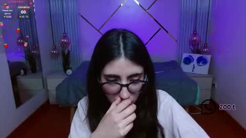 Snapshot of lena_roses chatting on June 16, 8:33 pm Lena online show from June 16, 8:33 pm
