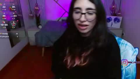 Snapshot of lena_roses chatting on June 18, 9:30 pm Lena online show from June 18, 9:30 pm