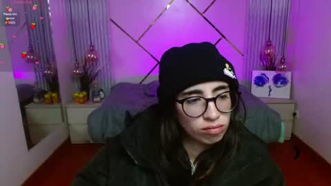 Snapshot of lena_roses chatting on July 4, 7:31 pm Lena online show from July 4, 7:31 pm