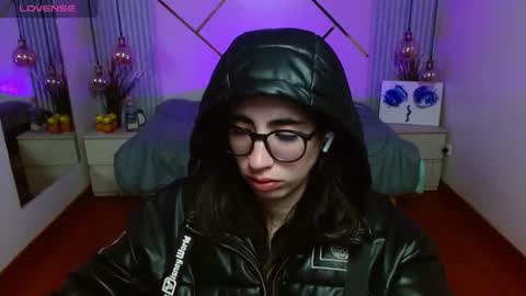 Snapshot of lena_roses chatting on July 7, 8:13 pm Lena online show from July 7, 8:13 pm