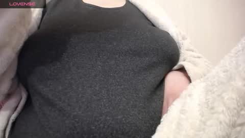 lenagolden online show from March 25, 9:43 pm