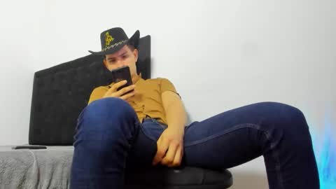 leo183877 online show from February 26, 2:10 am