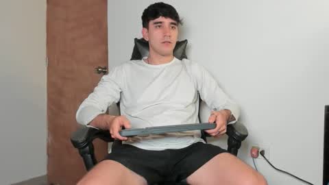 Leo Jones online show from March 3, 2:28 am