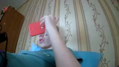 Snapshot of leo_timm chatting on April 4, 12:46 pm leo_timm online show from April 4, 12:46 pm