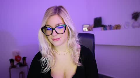 leokitty  online show from April 23, 1:13 pm