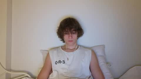 Leon online show from April 17, 9:40 pm