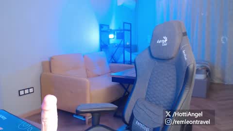 Snapshot of leon_yuugen chatting on March 22, 1:20 am Leon online show from March 22, 1:20 am