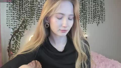 Leona online show from May 14, 10:55 am