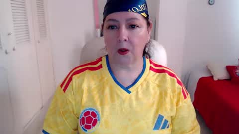 Snapshot of leonela_69 chatting on June 17, 8:43 pm leonela online show from June 17, 8:43 pm