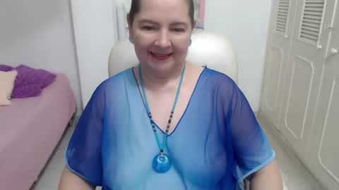 Snapshot of leonela_69 chatting on July 7, 7:45 am leonela online show from July 7, 7:45 am