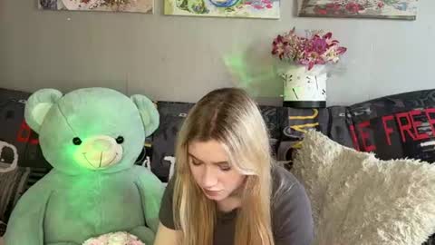 Snapshot of leonidalabrador chatting on July 12, 8:49 am Mia online show from July 12, 8:49 am